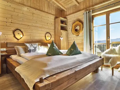 gemütliches Schlafzimmer im Chalet auf dem Bauernhof