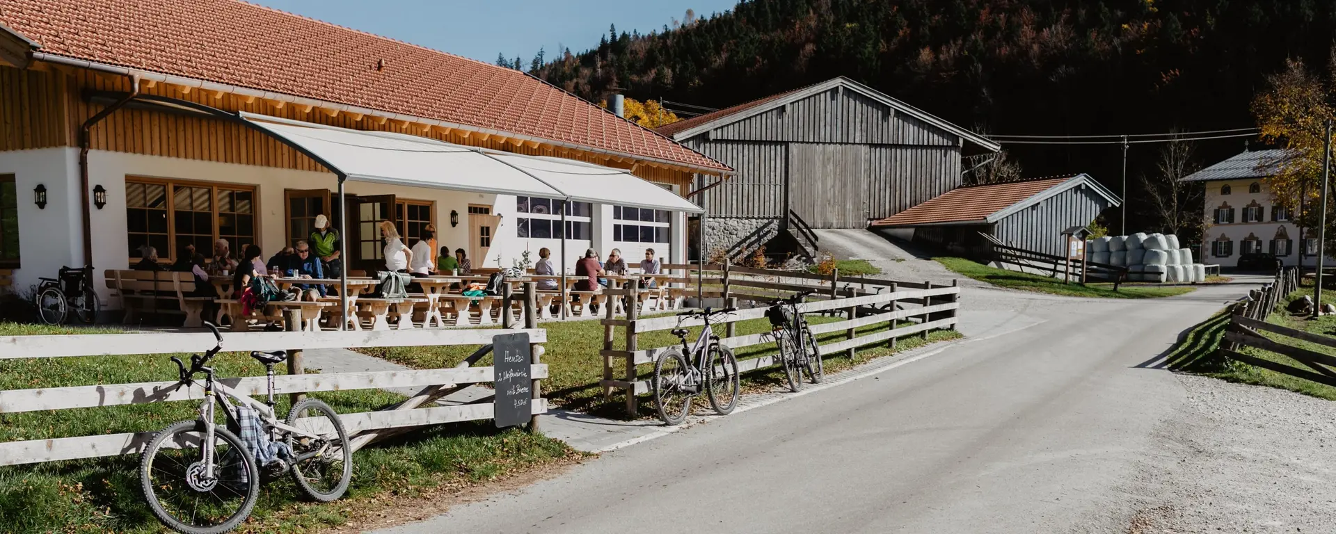 gemütliches Hofcafe am Walchensee