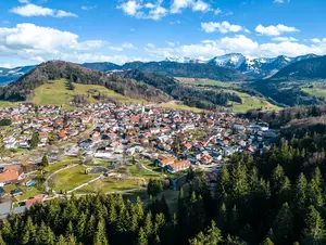 Oberstaufen © Oberstaufen Tourismus / Leo Schindzielorz Blick auf Oberstaufen