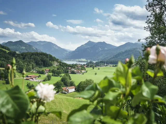 Blick auf Hausham und den Schliersee