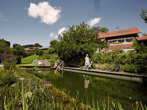 Hofeigener Schwimmteich für warme Tage