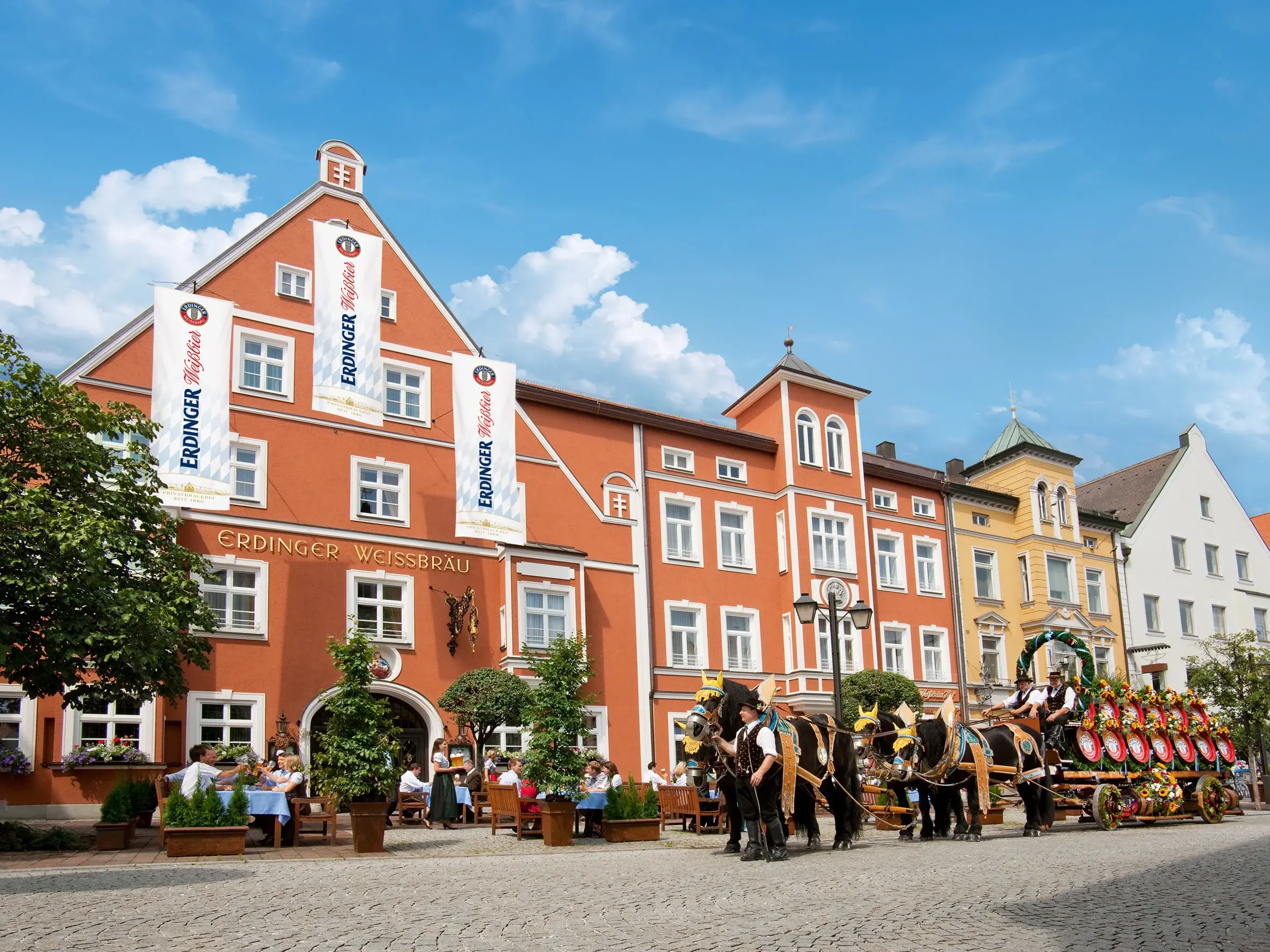 Stammhaus der Brauerei Erdinger Weißbräu - © Erdinger Weißbräu Stammhaus der Brauerei Erdinger Weißbräu