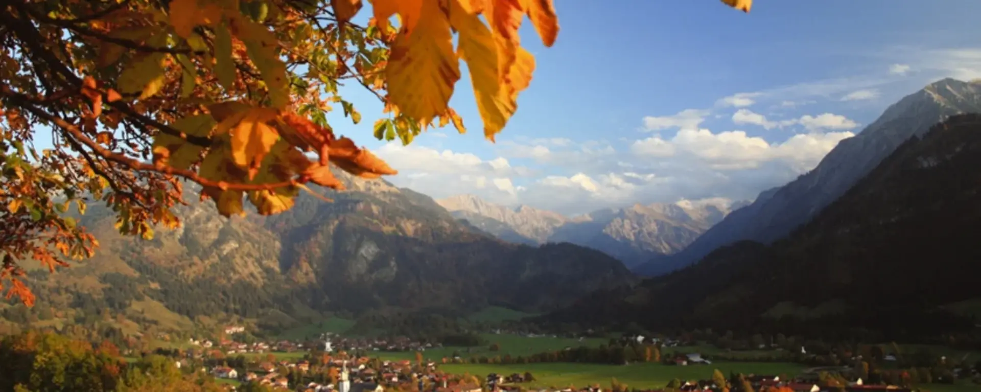 Ortsansicht Bad Hindelang im Herbst