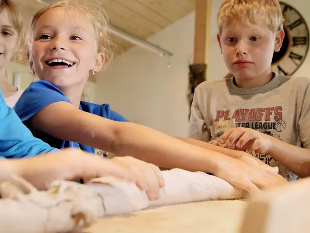 Brot backen für Kinder auf dem Erlebnishof