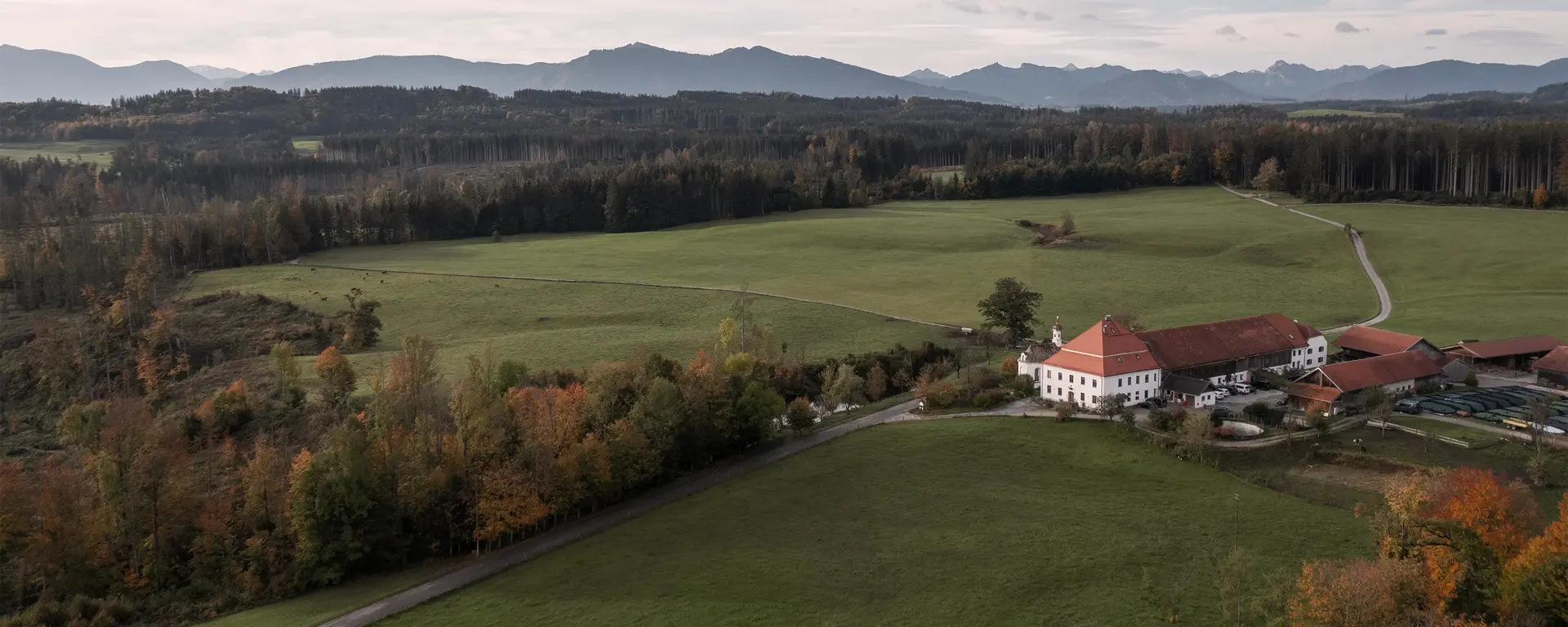 Traumhafte Lage des Bauernhofs im Voralpenland