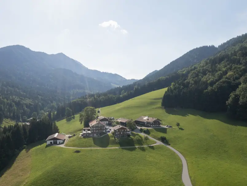 Alleinlage am Berg - © Andreas Kern Alleinlage am Berg mit Alm zum Hinwandern