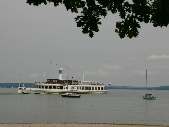 Rundfahrt Dampferfahrt auf dem Ammersee von Stegen nach Herrsching in der Region Ammersee-Lech