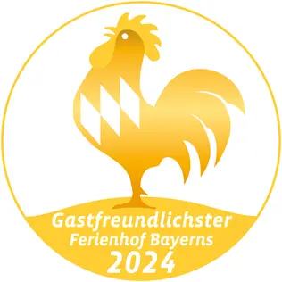 Logo Auszeichnung Goldener Gockel 2024 für die 20 gastfreundlichsten Ferienhöfe Bayerns