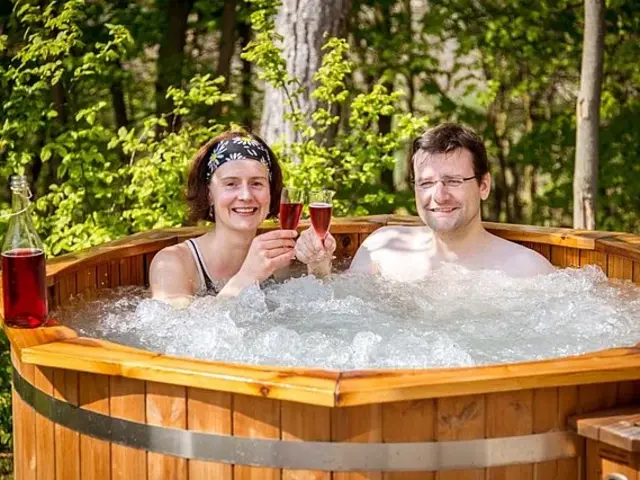 Privater Whirlpool auf der Terrasse des Wildberghof in Ulsenheim im Steigerwald