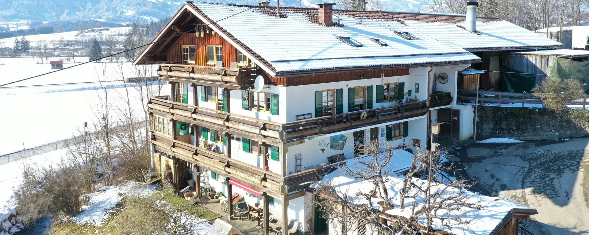 Ferienhof Zuhaus am Malerwinkel in Winterlandschaft in Fischen im Allgäu.