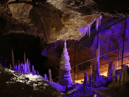 Beleuchtete Tropfsteinhöhle Teufelshöhle Pottenstein