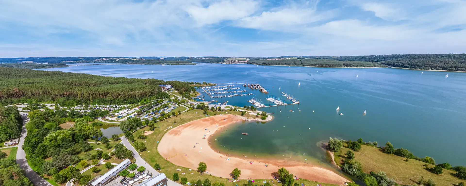 Der Brombachsee mit Sandstrand zum Baden