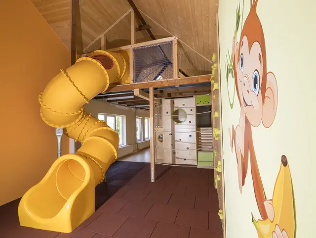 Rutschbahn in der Spielscheune des Kinder-Ferienhof Burmann in Haundorf Romantisches Franken.