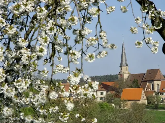 Landschaft und Ort im Fränkischen Seenland