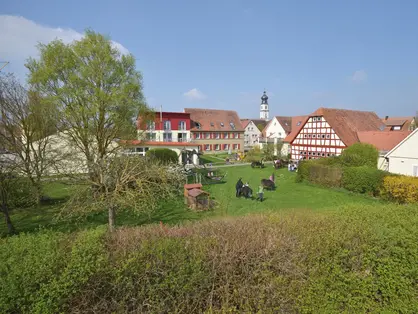 Nachhaltige Landwirtschaft mit Grünflächen und Weideflächen