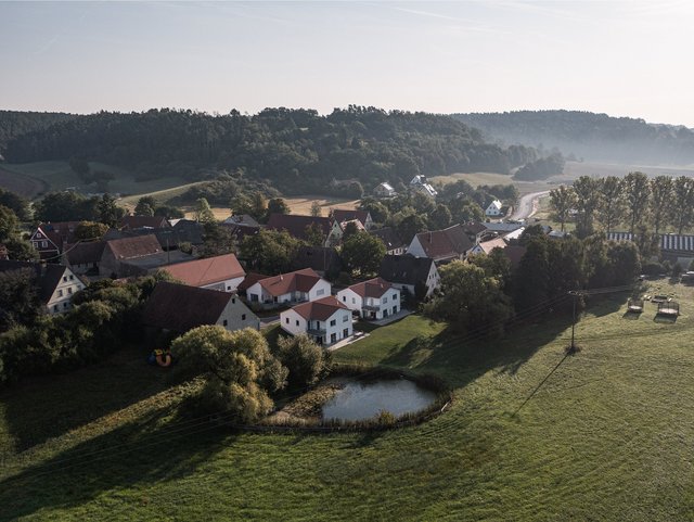 Luftaufnahme der Lage des Hofes in Franken