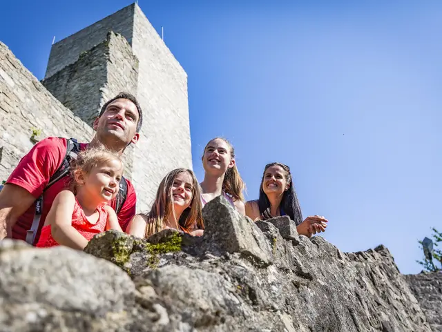 Burgruine Haus Murach - © Tourismusverband Oberpfälzer Wald Geschichte entdecken auf der Burgruine Haus Murach im Oberpfälzer Wald