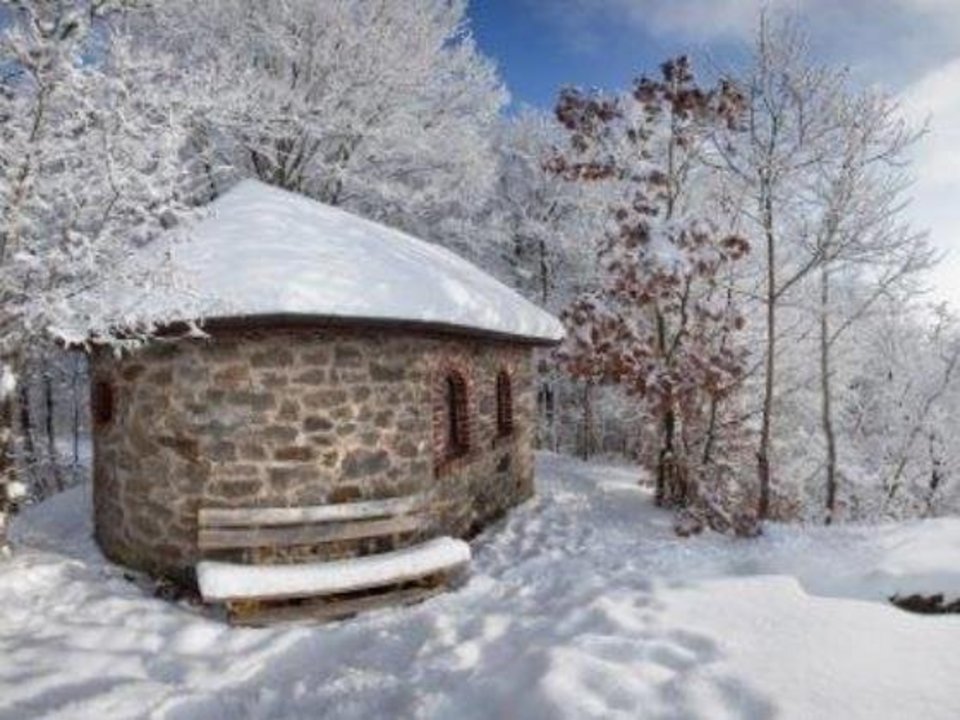 Ebenstein im Winter - © Tourismusbüro Untergriesbach Winterpanorama Ebenstein mit Blick übers Donautal nach Österreich