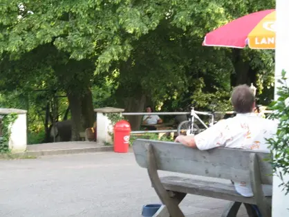 gemütliche Zeit im Biergarten drei Linden auf dem Bauernhof