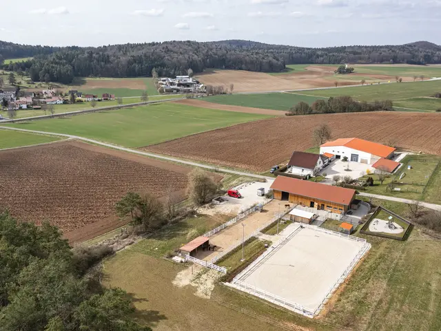 Luftaufnahme vom hundefreundlichen Ferienhof  