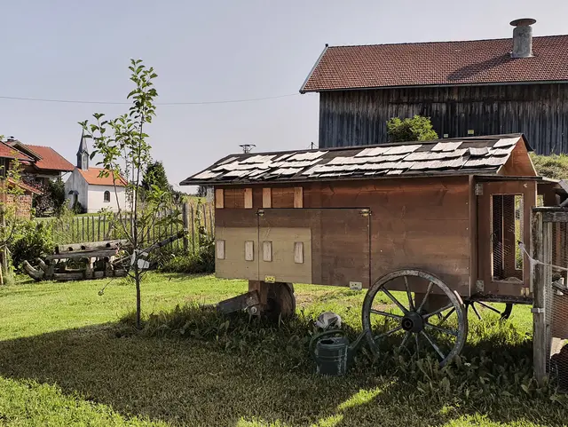 Hühnerstall mit Freilauf auf dem Biohof