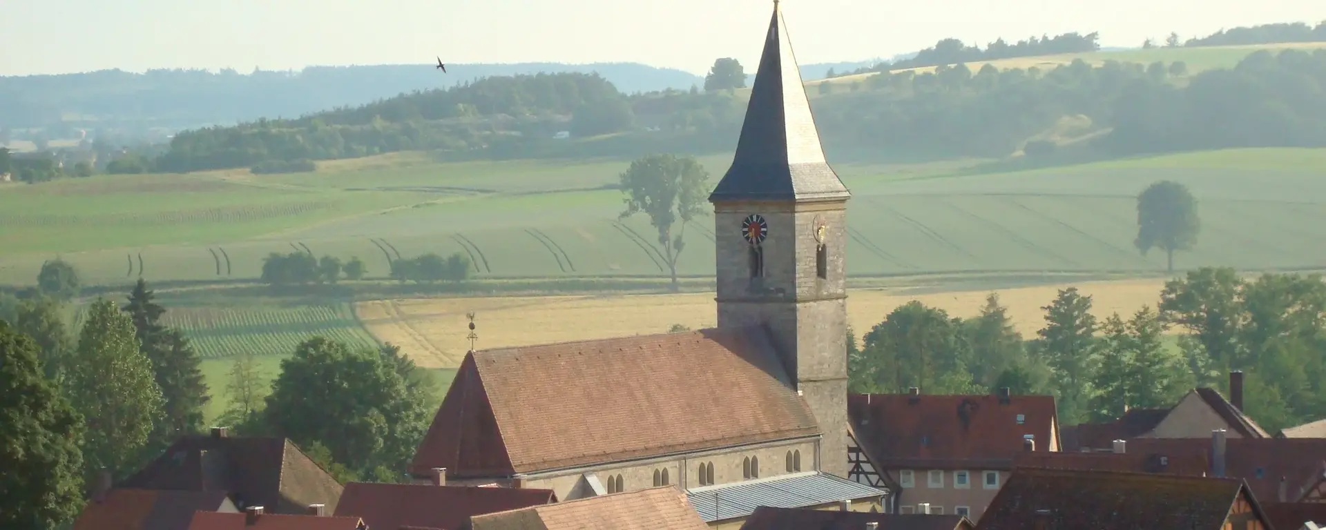 Blick auf Leutershausen im Romantischen Franken