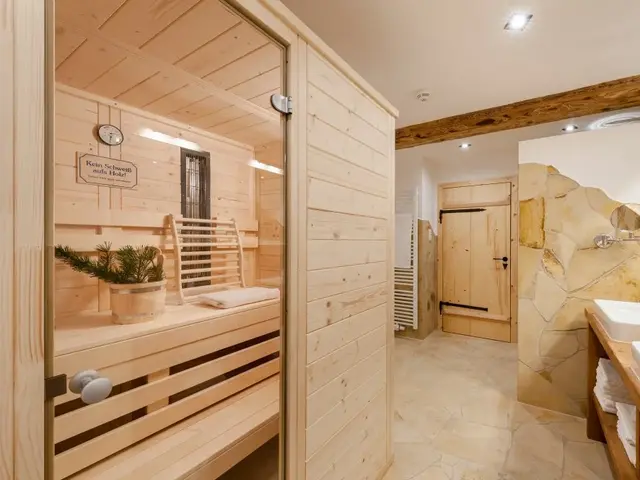 Private Sauna im Badezimmer der Ferienwohnung Staller Ferienhof in Seeon am Chiemsee