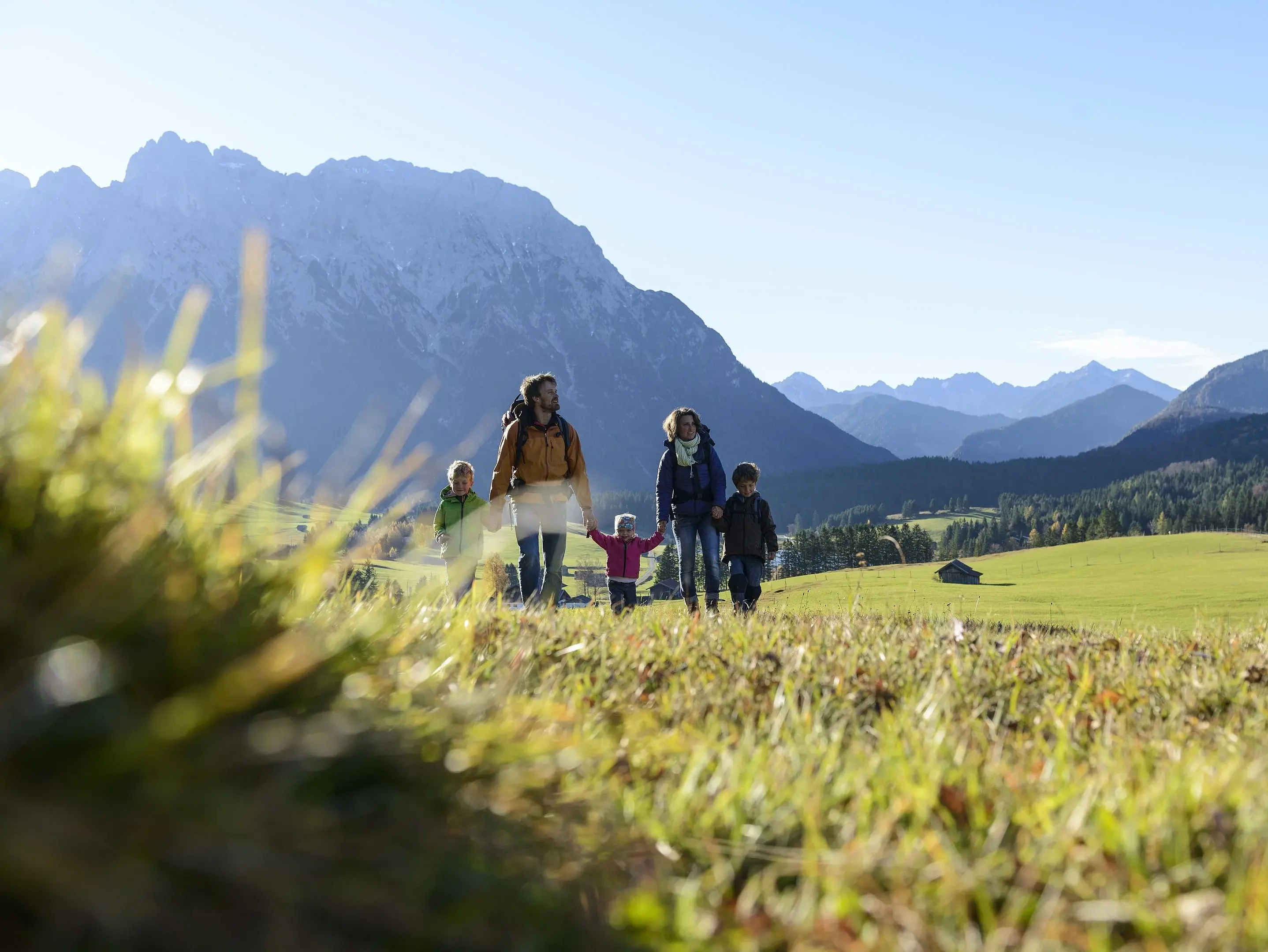 Wandern in der Zugspitzregion - © Wolfgang Ehn Wanderer in der Zugspitz Region