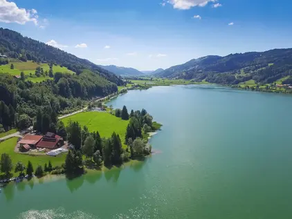 Bauernhof auf der Halbinsel am Alpsee