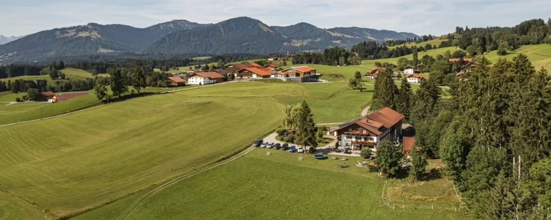 Gmeinder´s Landhaus von Oben mit Blick in die Allgäuer Berge