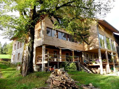 Außergewöhnliche Unterkunft in Holzbauweise auf dem Landhof