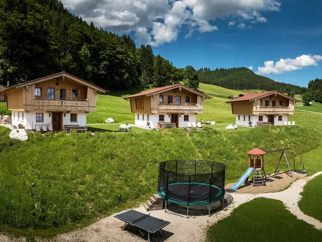 Chalets mit Schwimmteich und Schwitzhütte