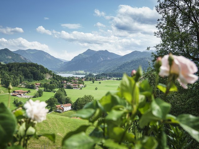 Blick auf Hausham und den Tegernsee