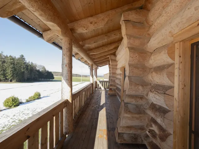 Weitläufiger Ausblick in die Natur vom Balkon