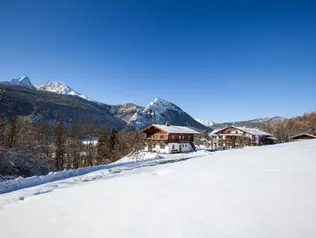 Unbeschreibliche Alleinlage mit Blick auf die Gebirgskette