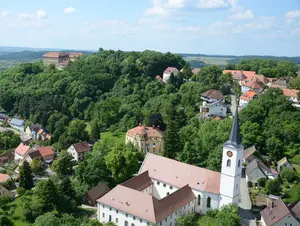 Blick auf Schillingsfürst mit Schloss im Romantischen Franken