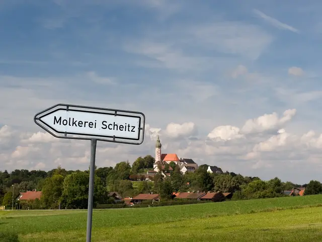 Wegweiser zur Andechser Molkerei Scheitz